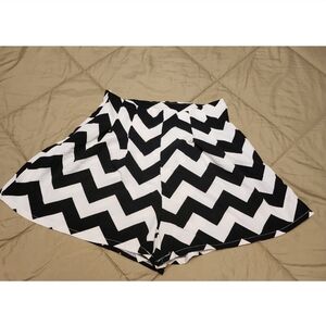 Black and White Zigzag Women Shorts